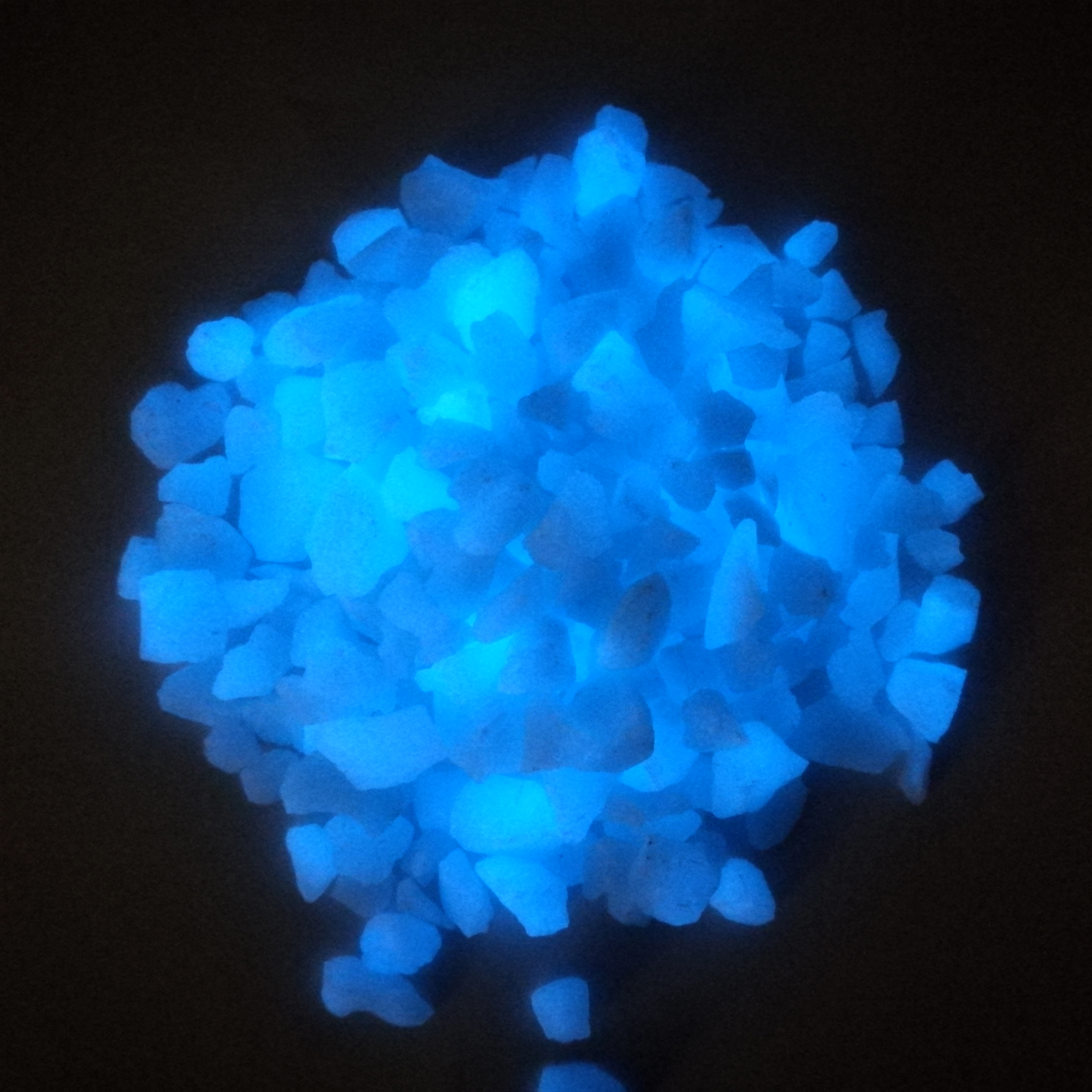 Wholesale Crushed Colored Glow in Dark Pebbles Glass Chips